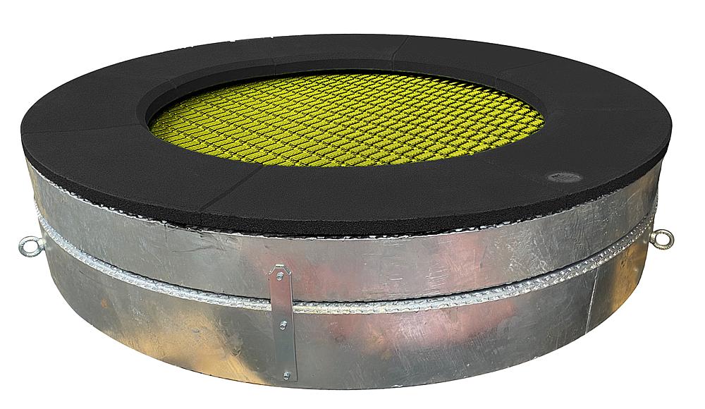 Runder Metallring mit schwarzem Rand und gelbem Gitter – Feuerstelle oder Grillrost für Außenbereich.