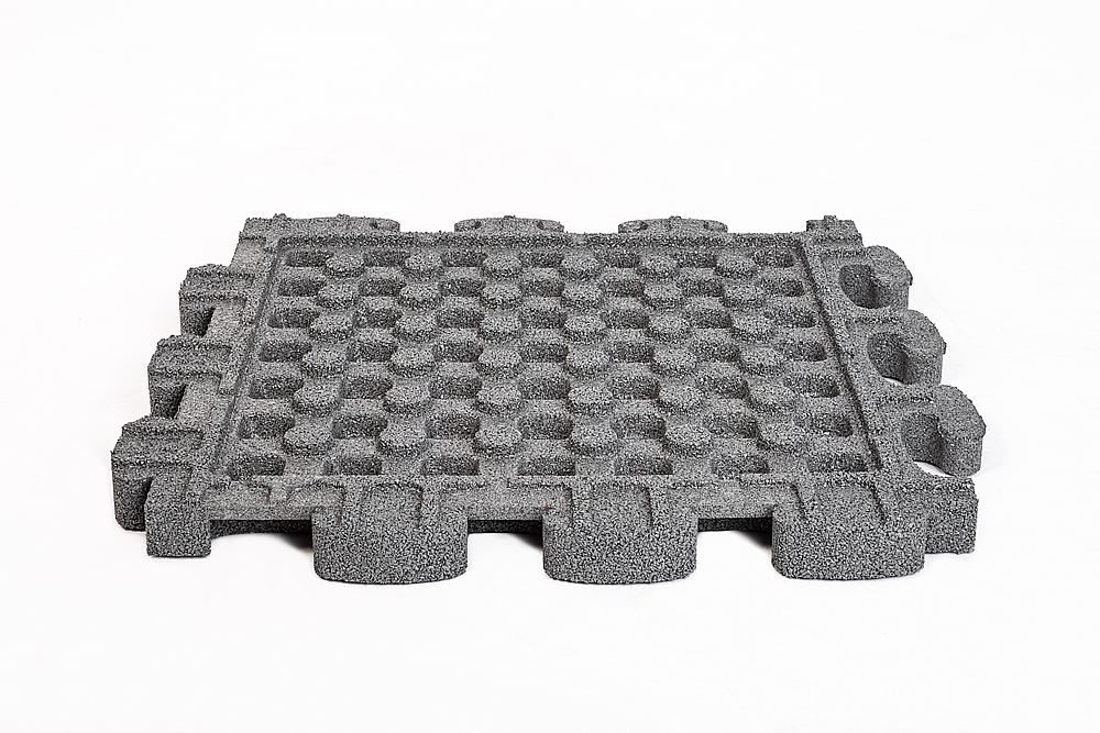 Graue, schaumstoffartige Bodenmatte mit Puzzle-Verbindung und rautenförmigen Vertiefungen.

German:  
Graue Schaum-Matte mit Rautenmuster und Puzzleteilen für Bodenaufbau.