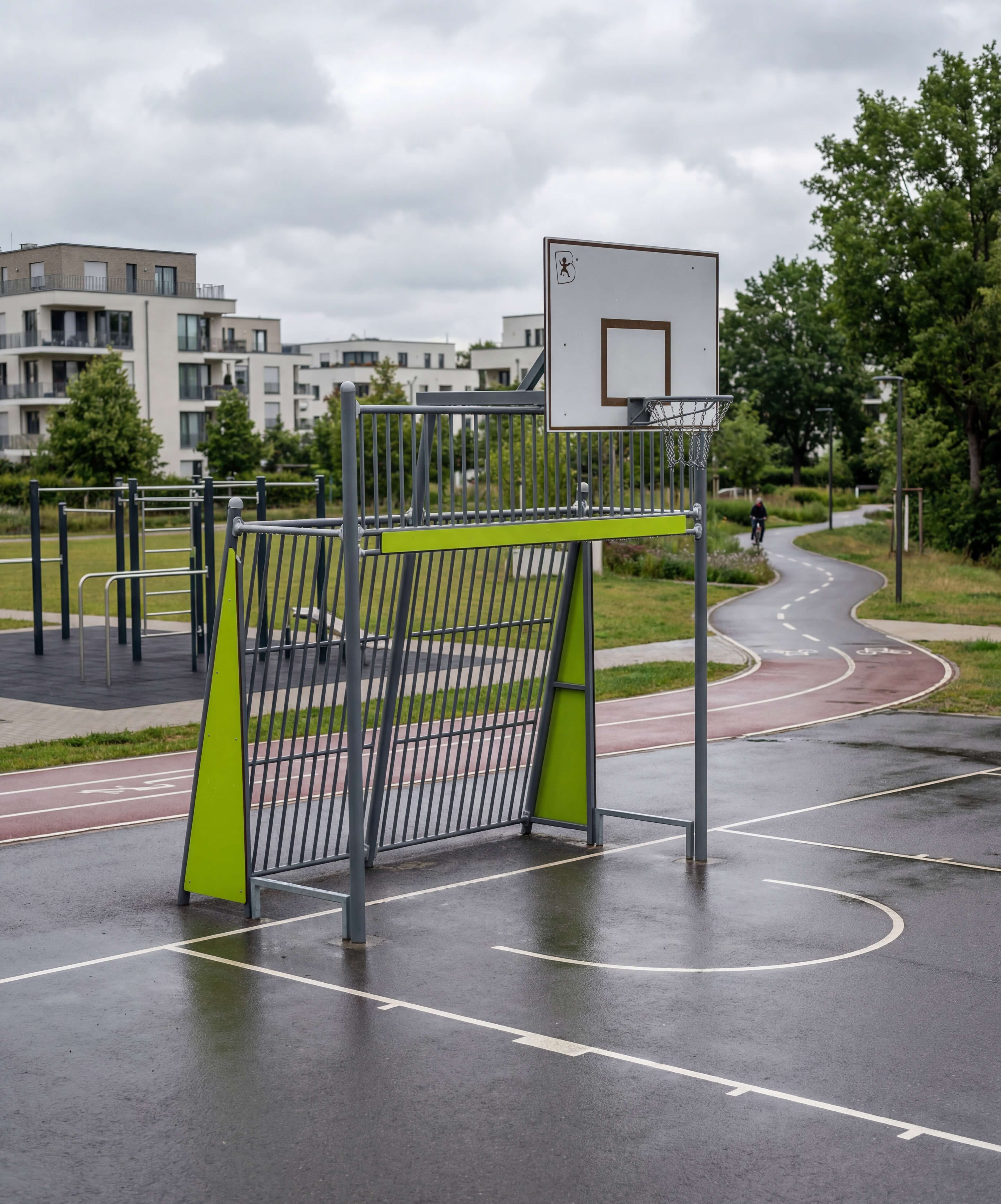 Fußballtor mit Basketballkorb