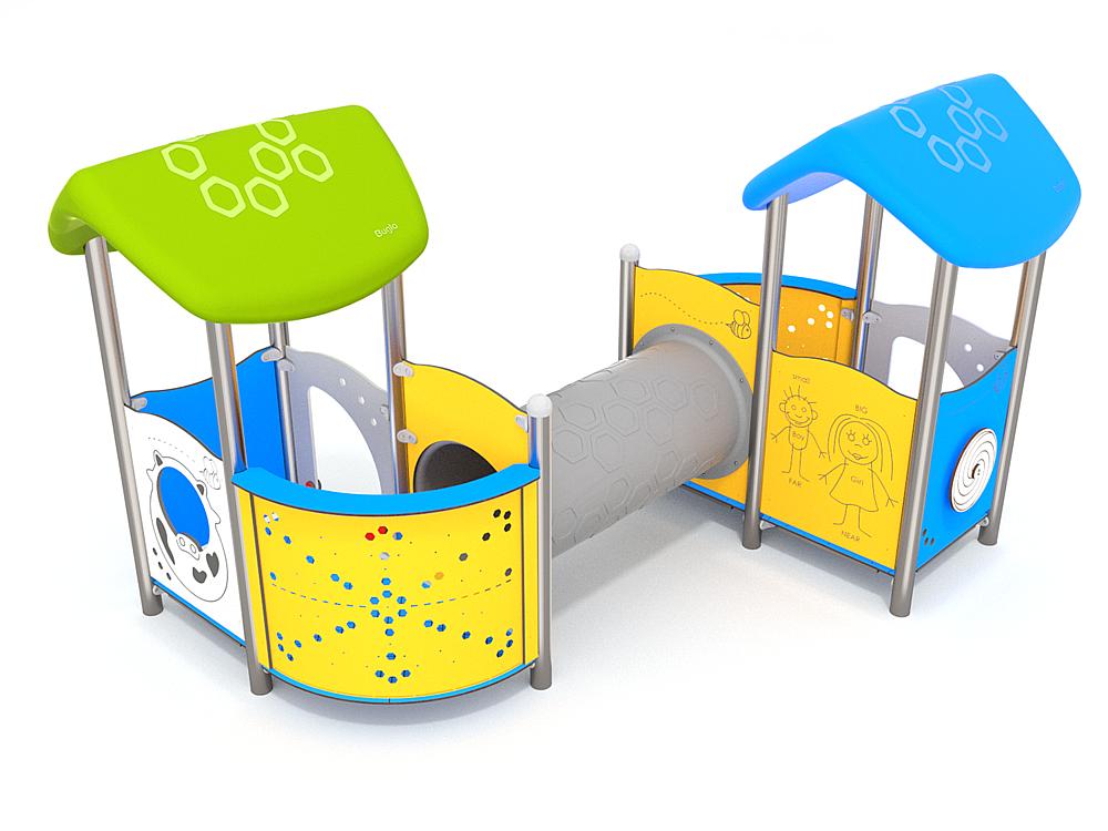 Bunter Kinderspielplatz mit Rutsche und Kletterelementen für Freiluftspielbereiche.