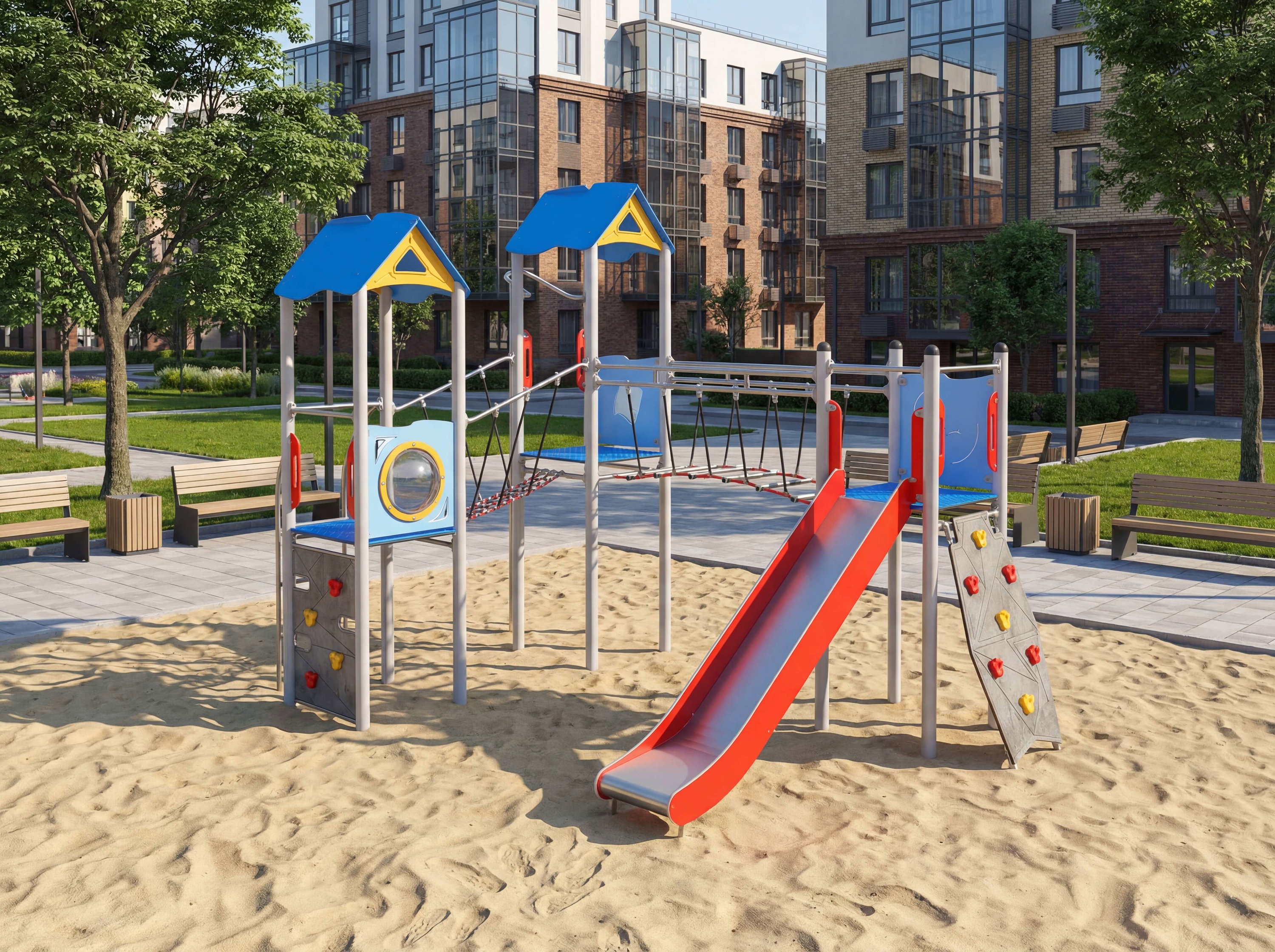 Farbechter Spielplatz mit Rutsche und Kletterwand im Sand vor Wohnhäusern.