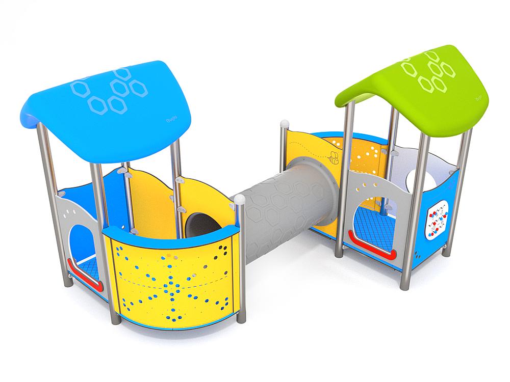 Bunte Kinder-Spielstation mit Tunnel und Dächern für Freispiel im Garten oder Park.