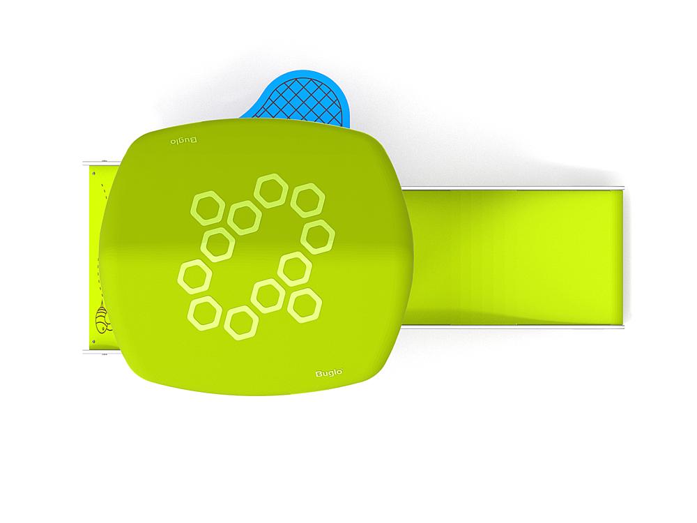 Schwinger für Kleinkinder mit Metallgestell und grünen Verbindungen auf weißem Hintergrund.