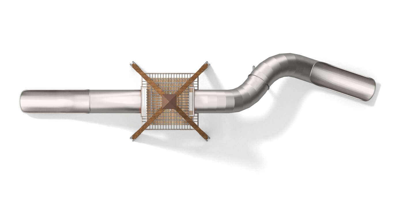 Metallrohrsystem mit Holzplattform und Gitter – technische Anlage aus Draht- und Rohrkonstruktionen.