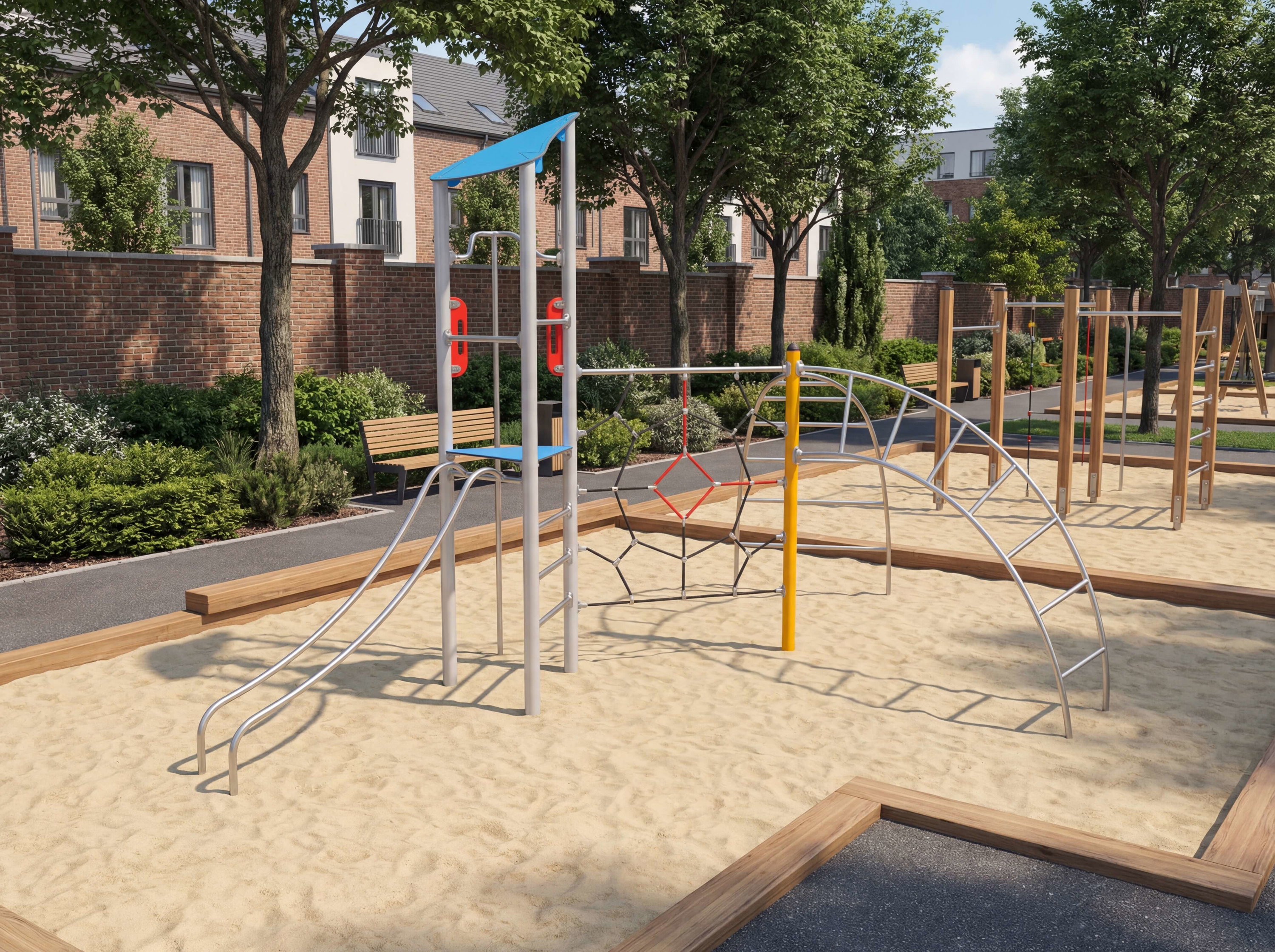 Spielplatz mit Sandkasten und Klettergerüst im Wohnviertel unter Bäumen.