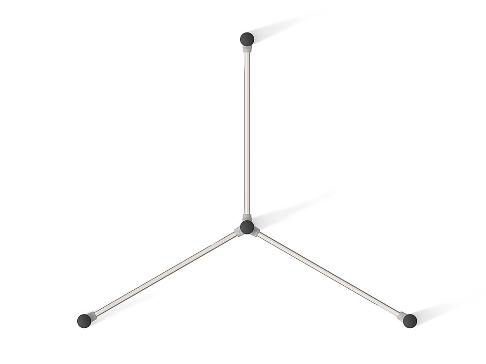 Schwinger für Kleinkinder mit Metallgestell und grünen Verbindungen auf weißem Hintergrund.